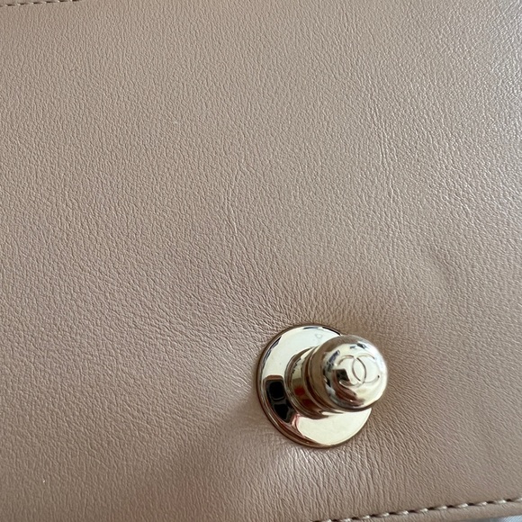 chanel boy small beige with shiny light gold hardware - Picture 12 of 14